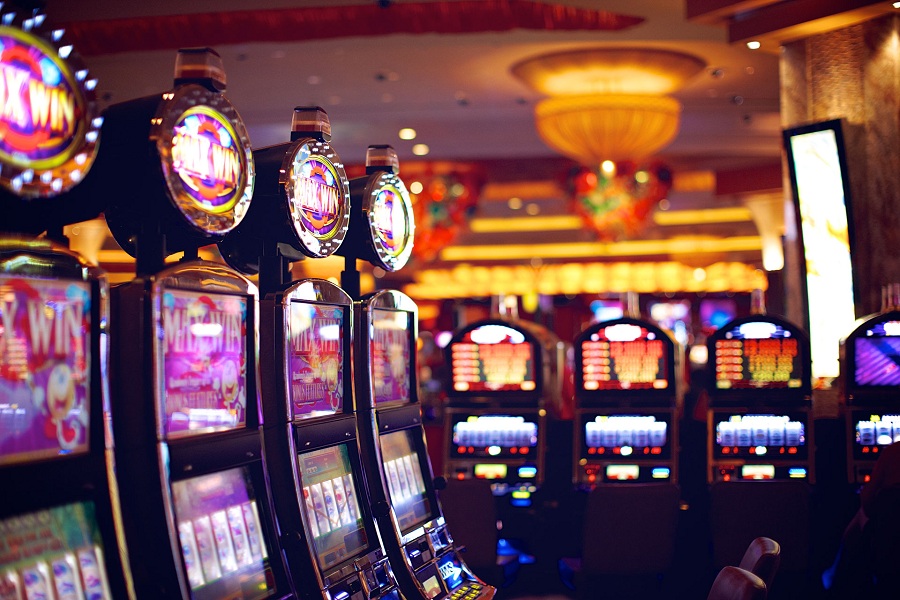 What is online slot gaming?
