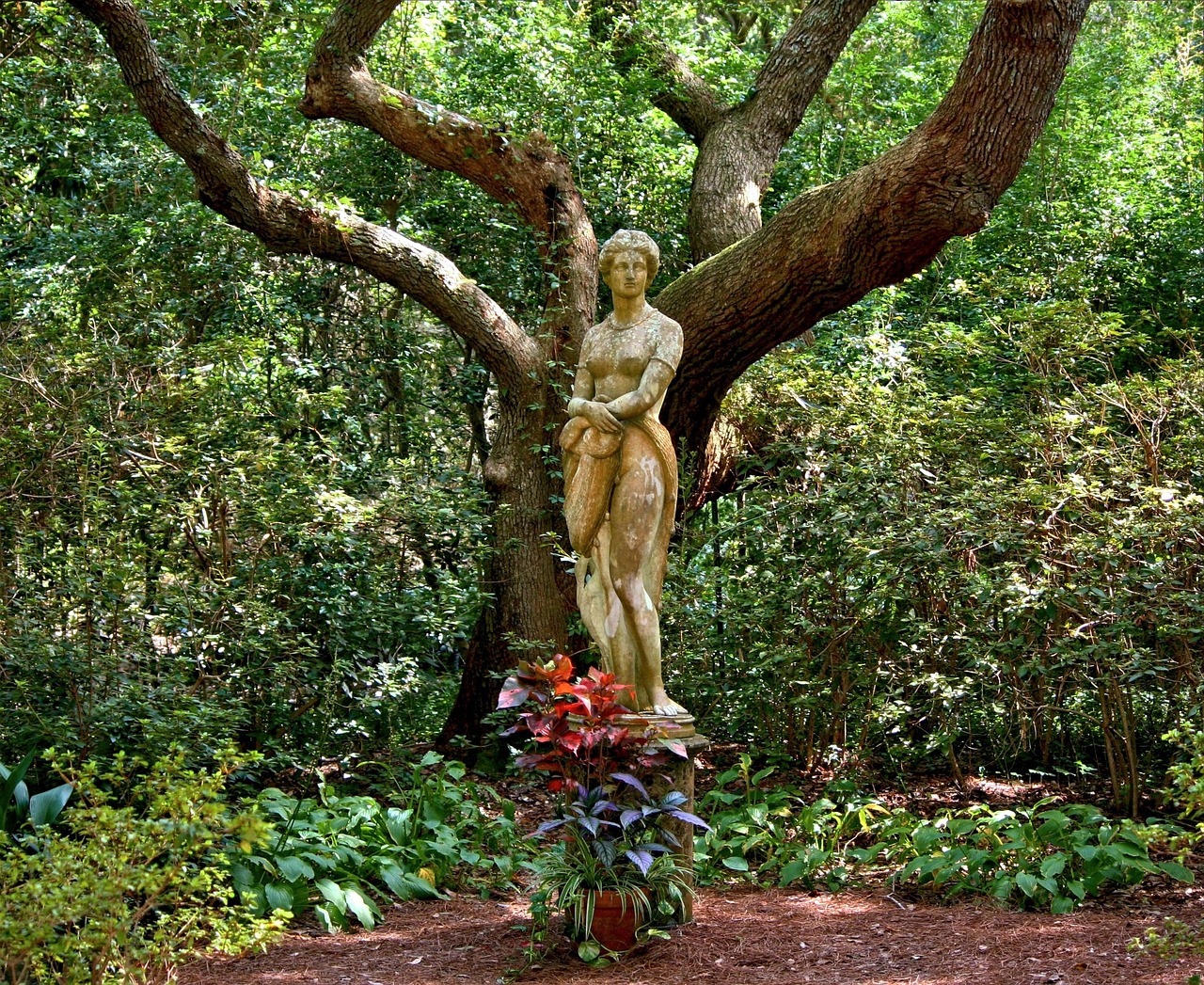 Garden sculpture, statue, woman — Betting Smarter: Tips for Navigating the Ufabet Platform